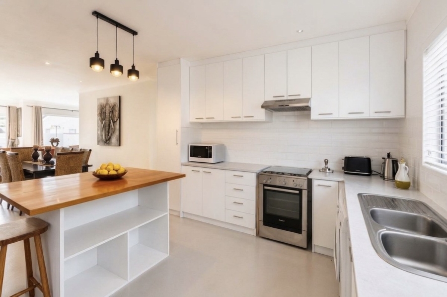 To Let 4 Bedroom Property for Rent in Sunningdale Western Cape